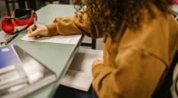 como funciona a educação pública no Brasil